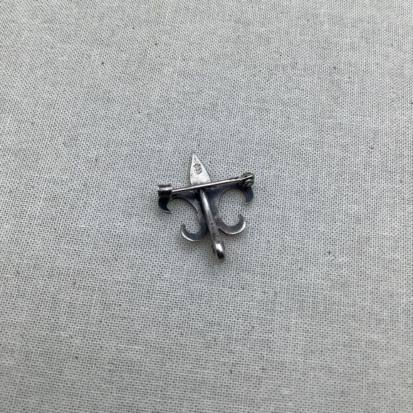 Antique Vintage Sterling Silver Fleur-de-Lis Brooch with loop - Picture 5 of 5